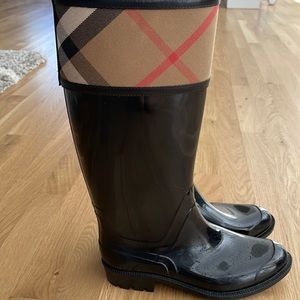 Burberry rain boots size 37 (US 7)